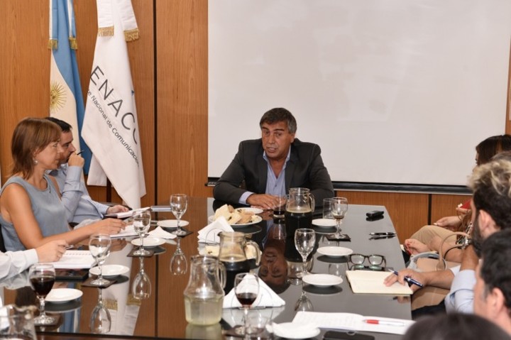 Pte Enacom con periodistas