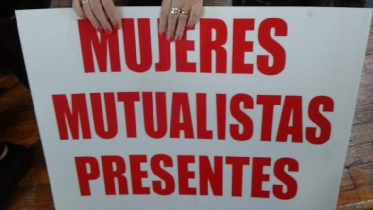 Cartel Mujeres presentes
