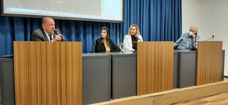 Dr. Carlos Gaskin en Panel