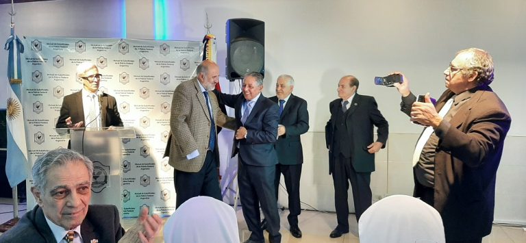 Gral ( R ) Fabián Brown en estrado