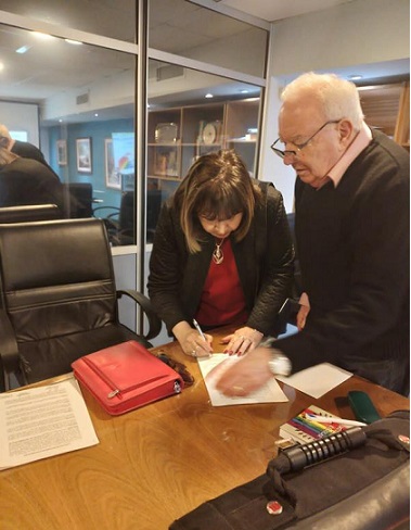 Carlos Carranza con Docente