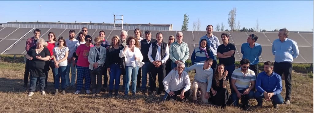 grupo con paneles solares