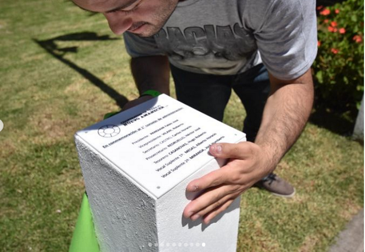 Monolito con fundadores