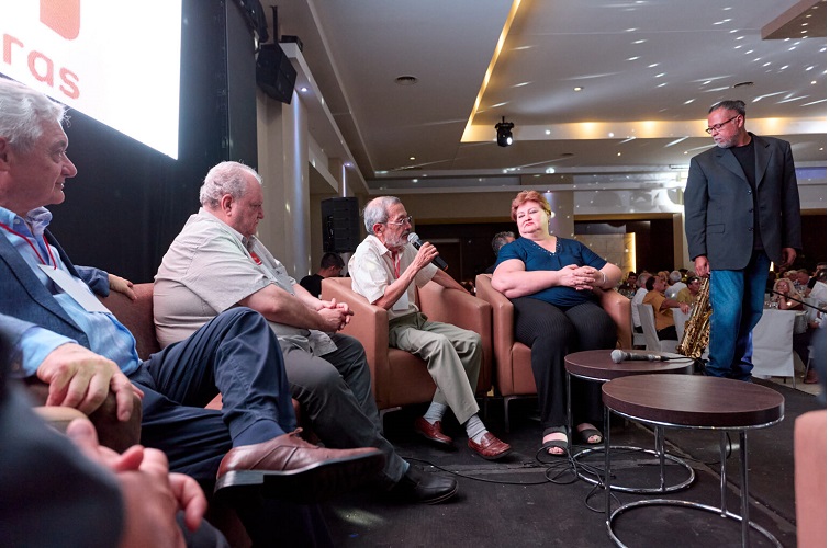 Reunión por la integración