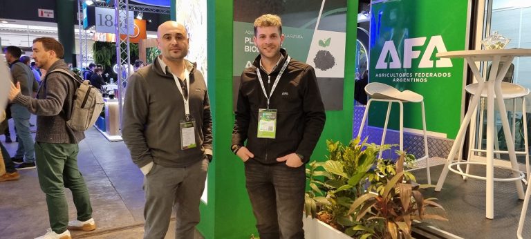 Ing. Agr. Ariel Ciupriani y asistente