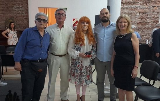 Autoridades y Linda Peretz
