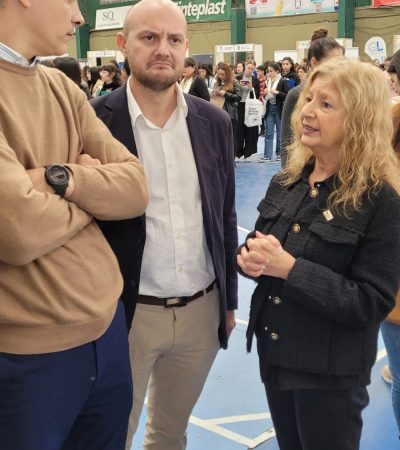 Dra Rosa Rodriguez con funcionarios