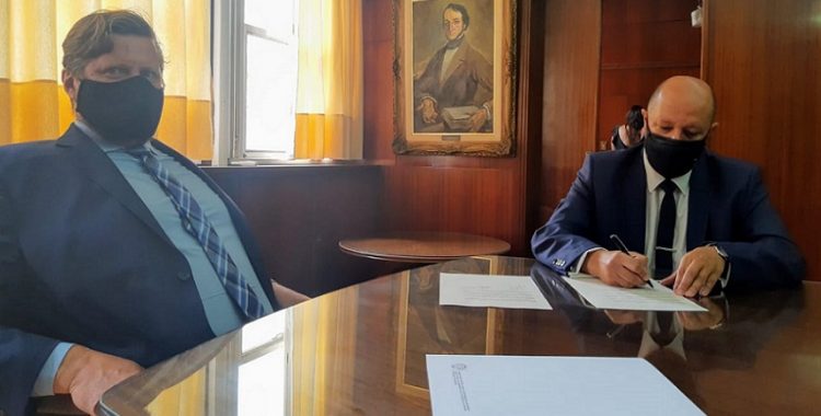 Firma Convenio Carlos Gaskin y Hernán Colli