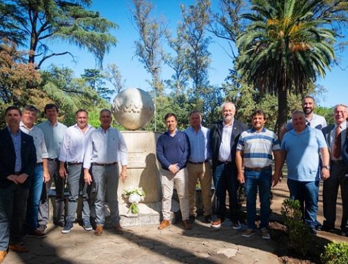 Homenaje en los 90 años de AFA