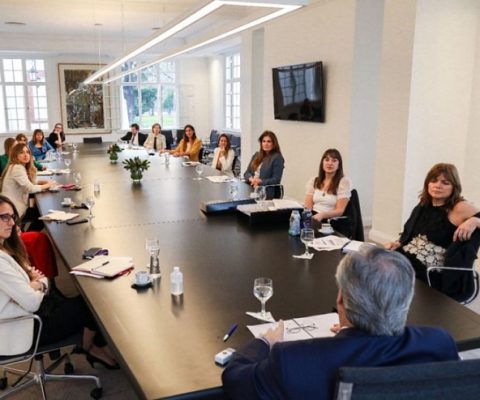 Mujeres con Edith y el presidente