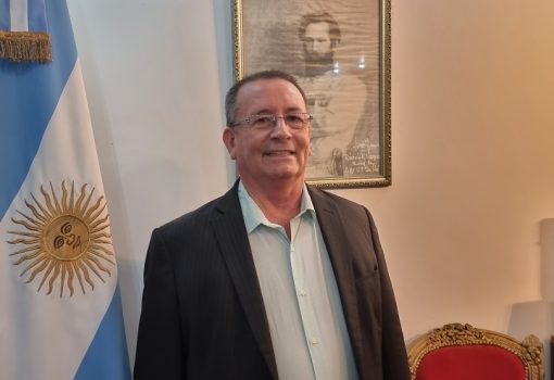 Ramón Leguizamón con bandera--